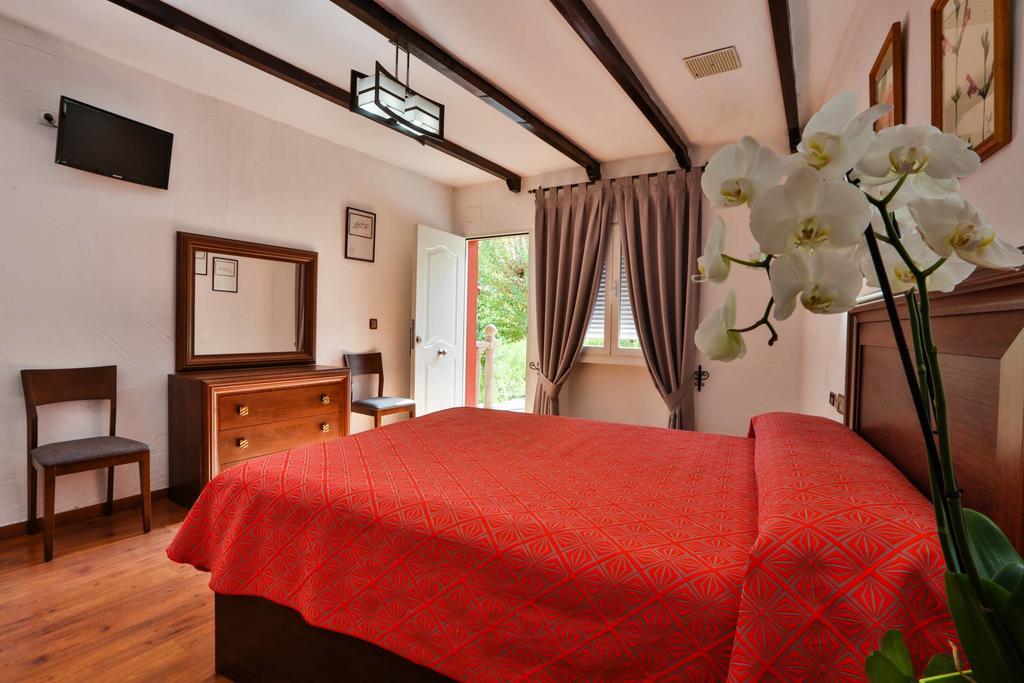 Hotel Rural Noguera De La Sierpe Arroyo Frio Room photo